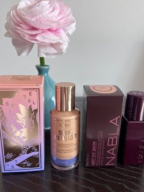 NABLA Foundation Skin Realist 3 Medium & Art of Skin Foundation N20 - Italy